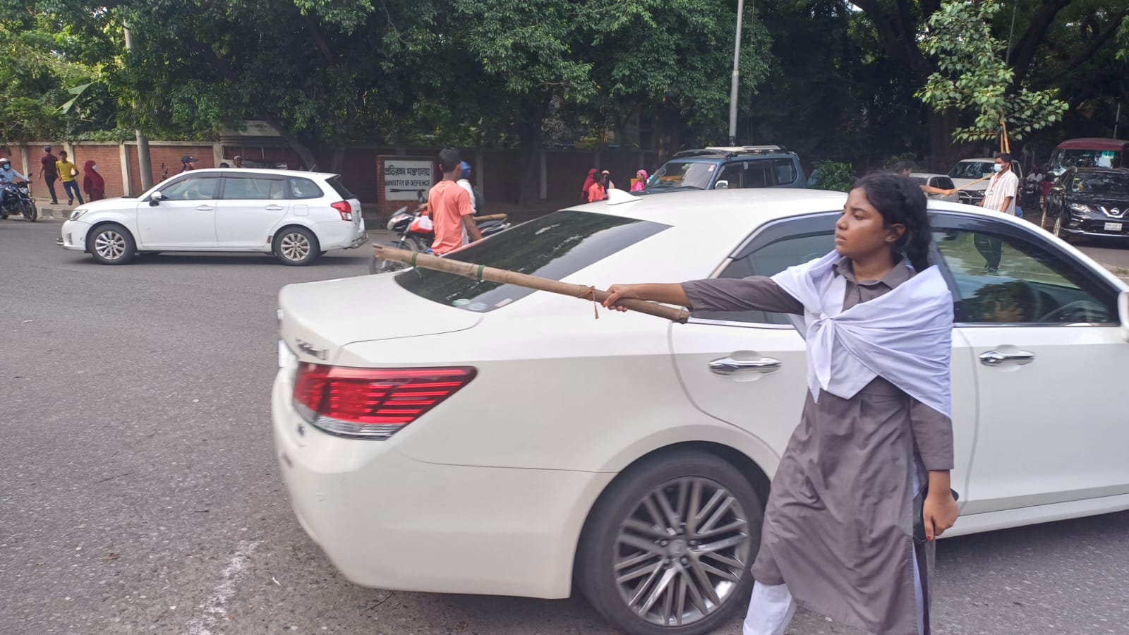 A student mans the traffic in Dhaka on August 7. Photo: Muhammad Zahidur Rabbi