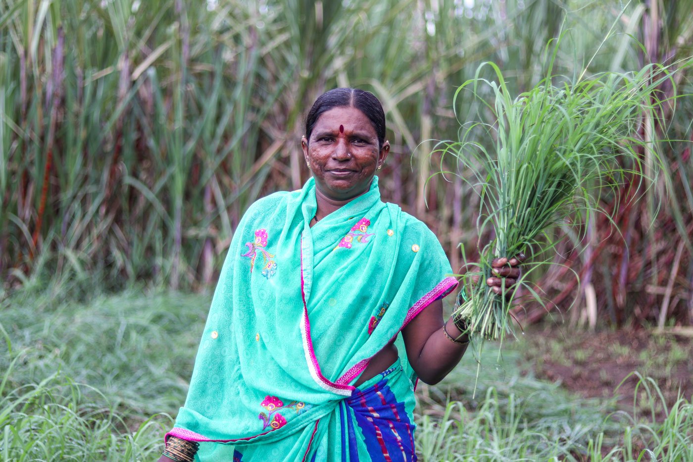 Bharti Kamble says there is less work coming her way as heavy rains and floods destroy crops , making it financially unviable for farmers to hire labour. Photo: Sanket Jain/PARI