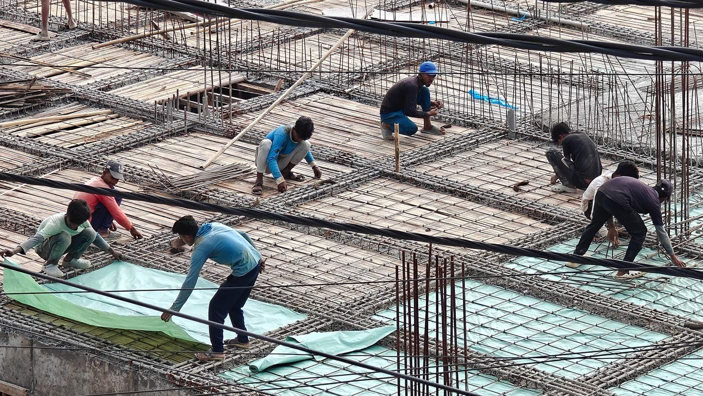 Lack of decent employment opportunities and an increasingly fruitless agriculture sector forces young people from Murshidabad to migrate to distant states from Mizoram (seen in the photo) to Maharashtra. Photo: Smita Khator/PARI