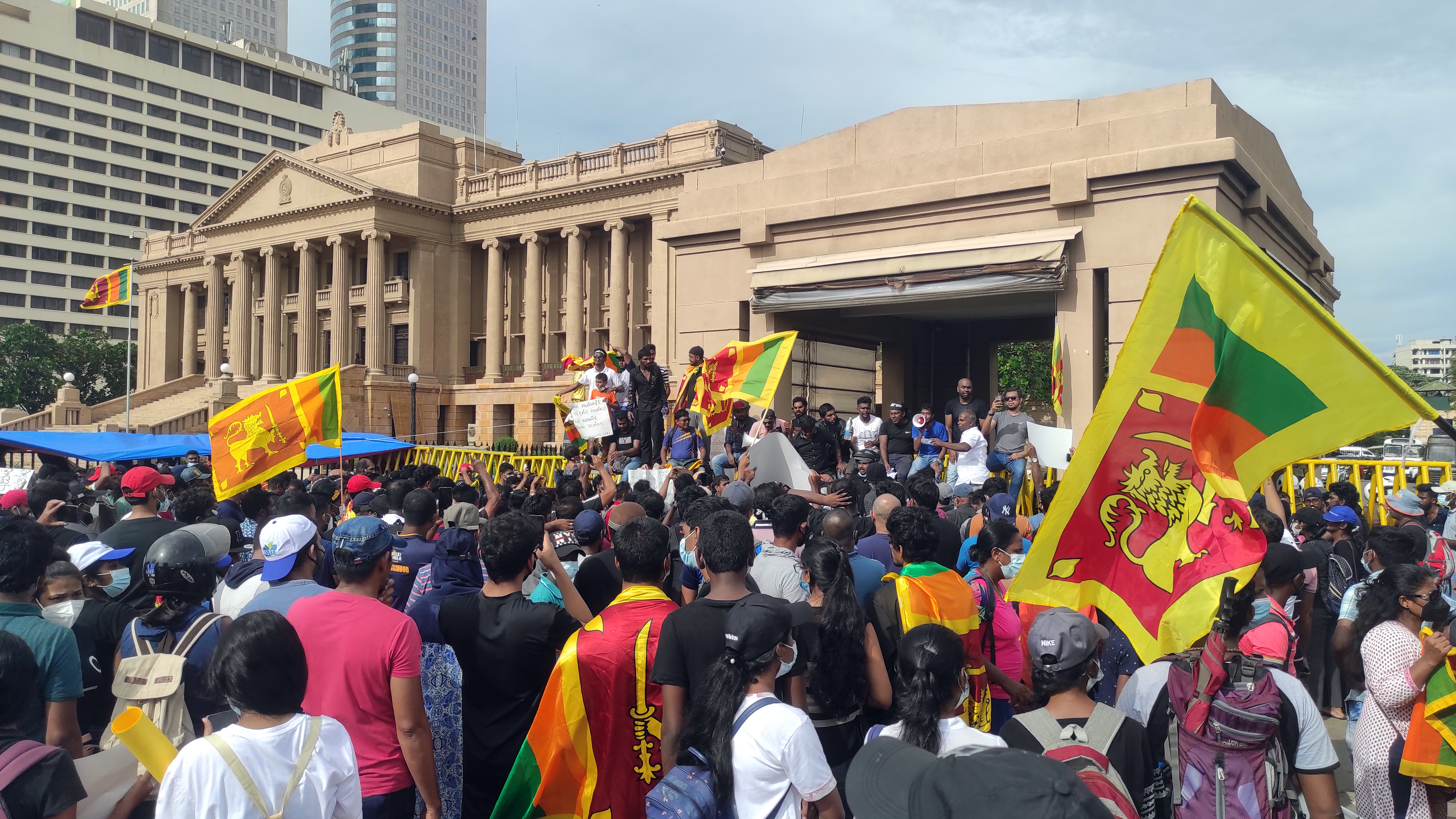 Protests in Sri Lanka in 2022 against the government. Photo: AntanO/Wikimedia Commons